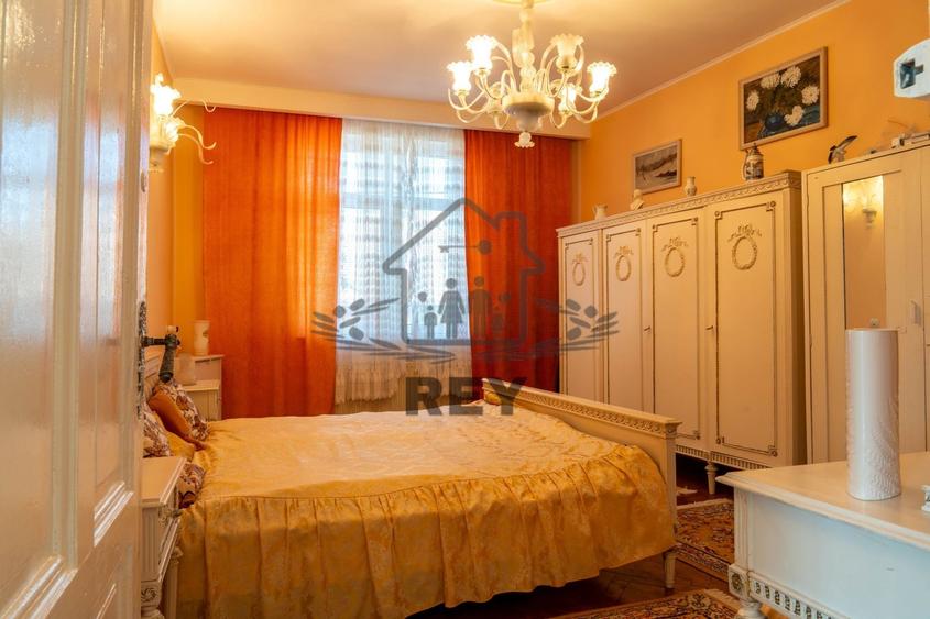 Casă individuală cu 8 camere cu Canalizare în Terezian