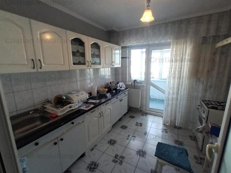 Apartament cu 3 camere decomandat în Apollo
