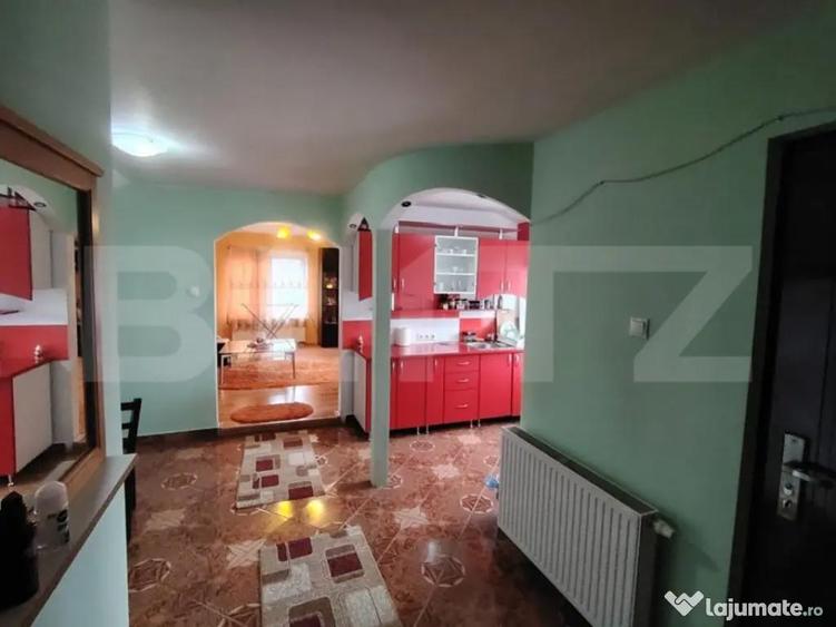 Casa cu 2 apartamente in Livezeni - 7