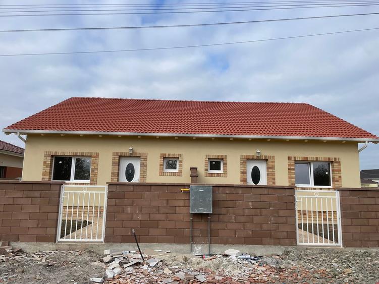 Două jumătăți de duplex, Bucovat - 1