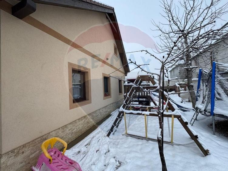 Casă / Vilă cu 4 camere de vânzare în zona Bujac-Arad - 28