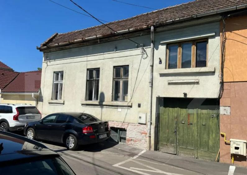 Casa de vanzare, cu 4 camere, 103 mp, zona semicentrala - 1