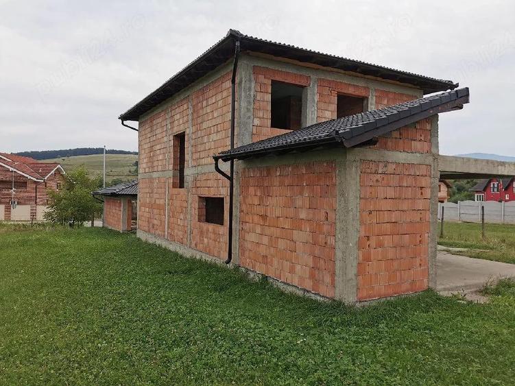 Casa la ro?u de vanzare - 3