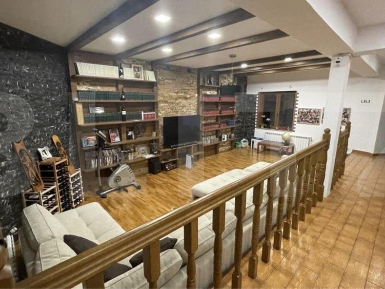 Casa cu 4 camere, 210 mp utili, teren cu 350 mp, Dambul Pietros - 1