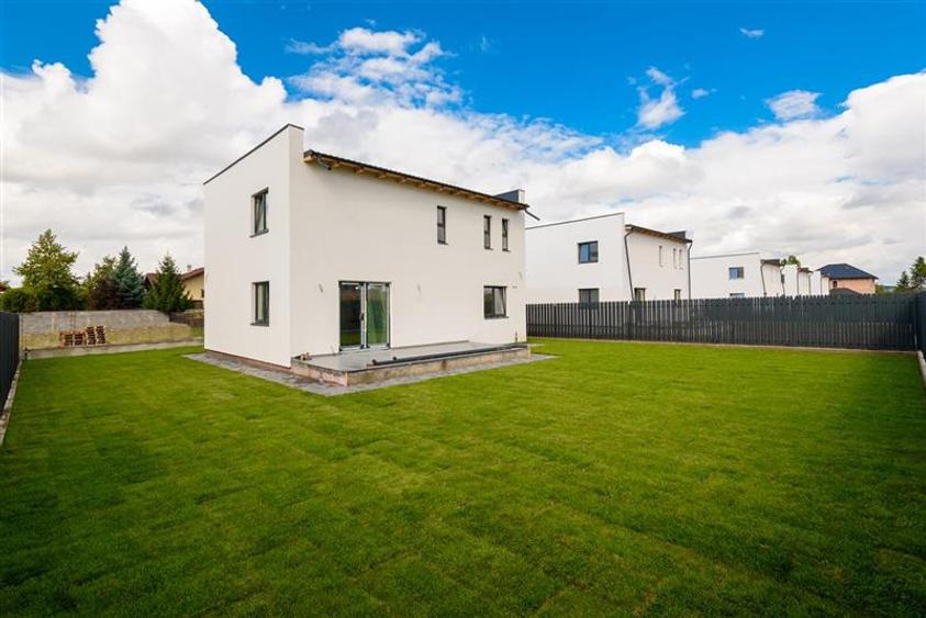 Design minimalist, rafinament maxim – Casa ta moderna in Sanpetru - 1