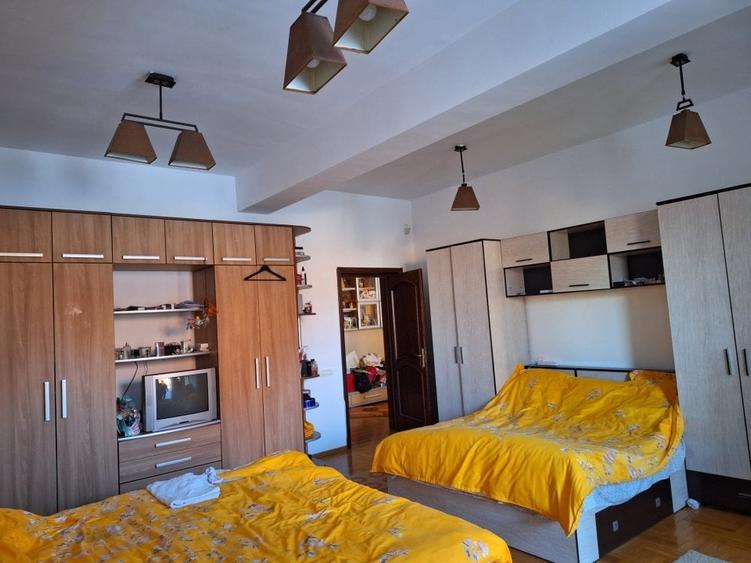 Resedinta deosebita,constr 2012,parc Carol 10min,7 camere,7 bai,2 locuri parcare - 9