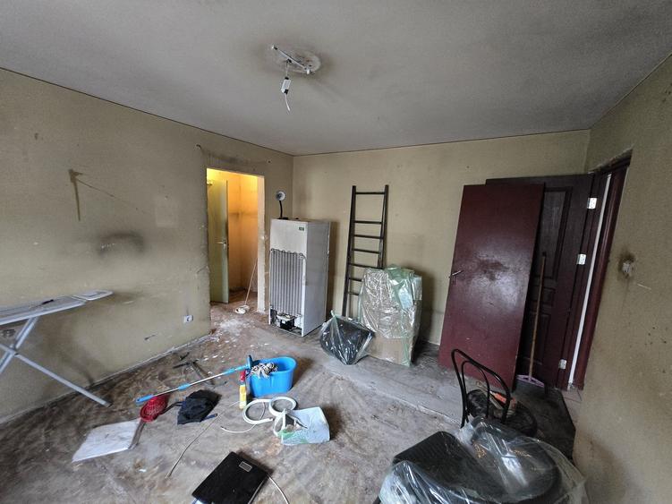 Apartament 2 camere Bloc anvelopat Necesită renovare Piața Reșița – Berceni - 1