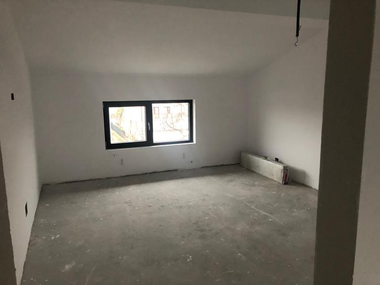 Proiect nou pozitie foarte buna. P+1+M. 5 cam - 6