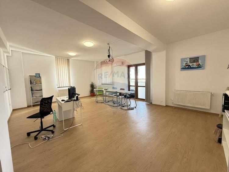 Apartament cu 3 camere de vanzare Voluntari - 1