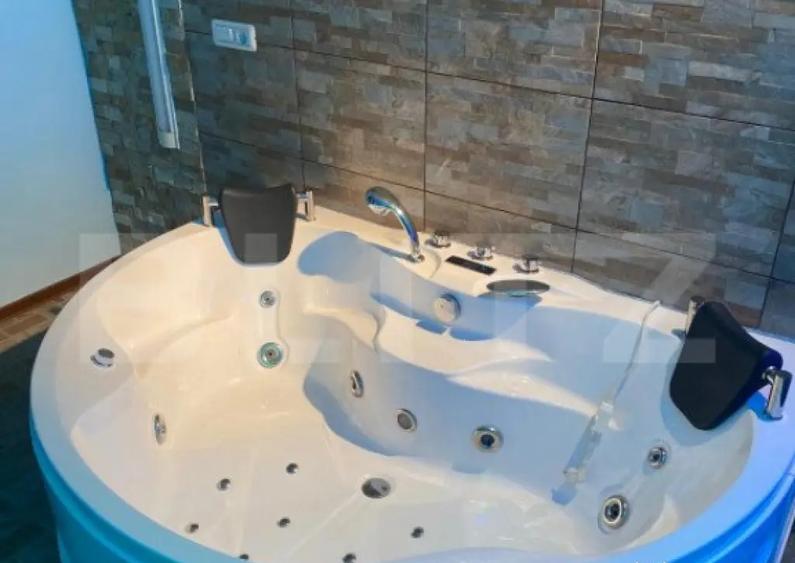 Casa de vanzare, cu 4 camere, 268 mp + teren 786 mp, zona-M - 6