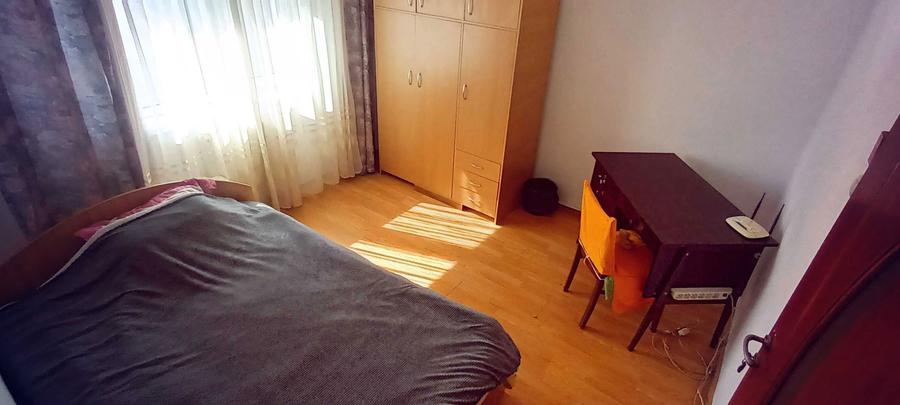 Renting one room in a three rooms apartment. - 1