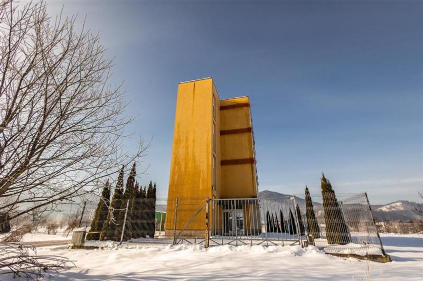 Edificu: Birouri, Centru medical/ comercial acces facil, componenta si dotari ap - 15