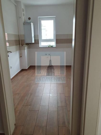 Apartament cu 2 camere decomandat în Tractorul