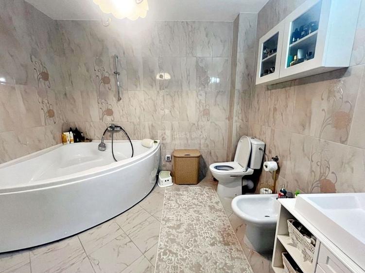 Eleganta si confortul se intalnesc aici! Proprietate superba de vanzare - 9