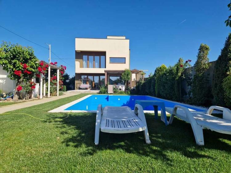 Vila, 4 camere, piscina, incalzire in pardosela, curte 1000 m2 - 2
