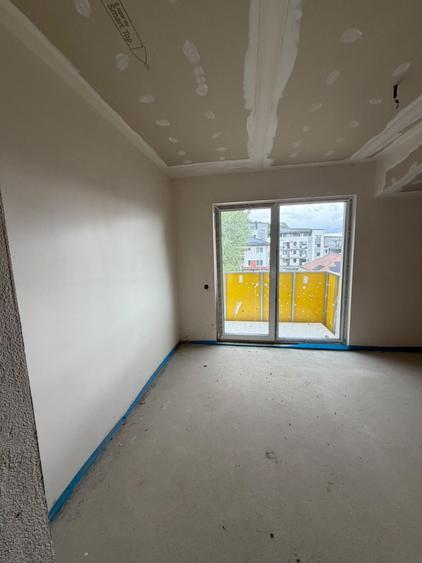 Apartament cu 2 camere semidecomandat în Florești