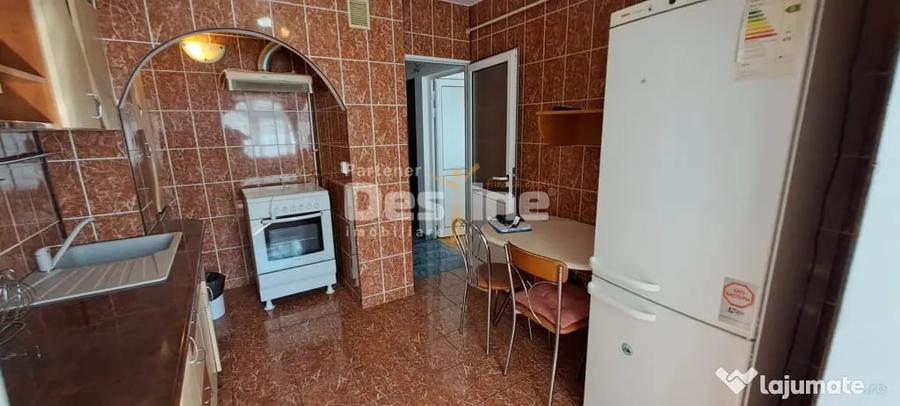 Apartament cu 3 camere decomandat în Nicolina