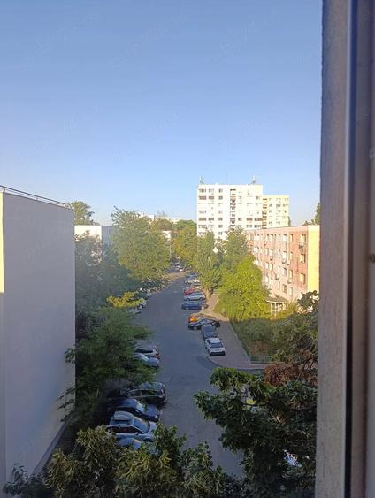 Apartament cu 3 camere semidecomandat în Titan
