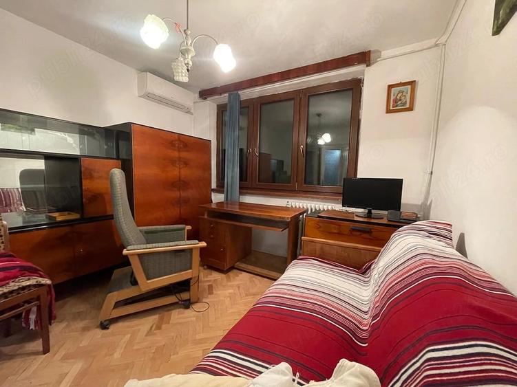 Apartament cu 4 camere decomandat în Central
