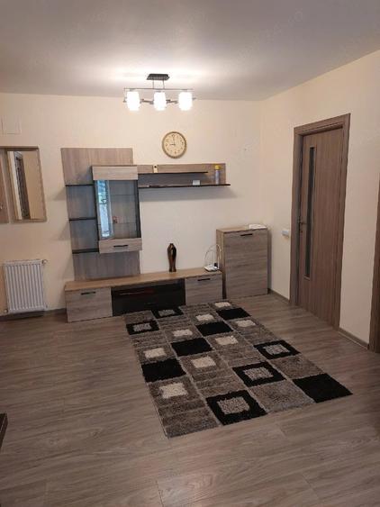 Apartament cu 3 camere decomandat în Florești