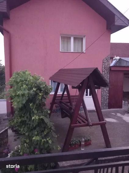 Casă cu 5 camere cu Teren 1000 Mp în Dâmbu Pietros