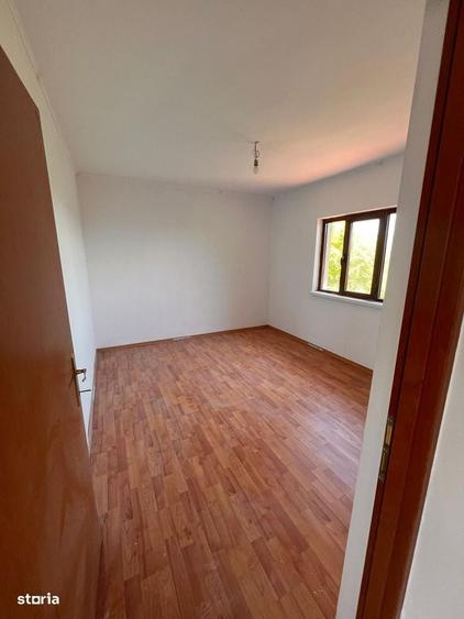 Casă cu 4 camere în Aurești
