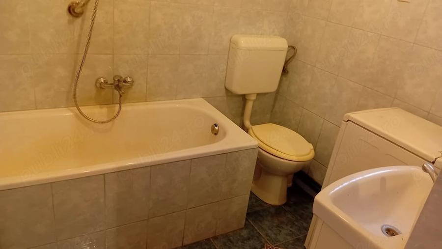 Casă cu 5 camere cu Teren 375 Mp în Central