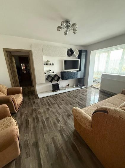 Apartament cu 2 camere decomandat în Roșia