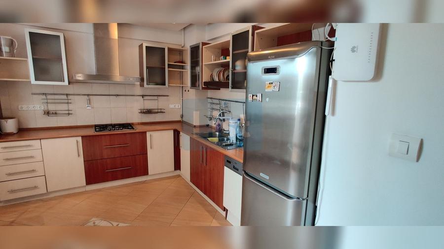 Apartament cu 4 camere decomandat, mobilat în Zorilor