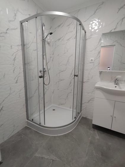 Apartament cu 4 camere semidecomandat în Florești