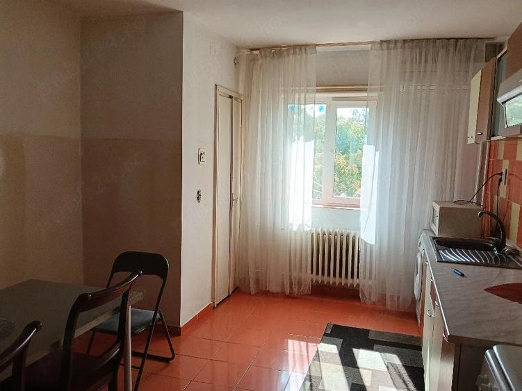 Apartament cu 3 camere semidecomandat în Olimpia-Stadion