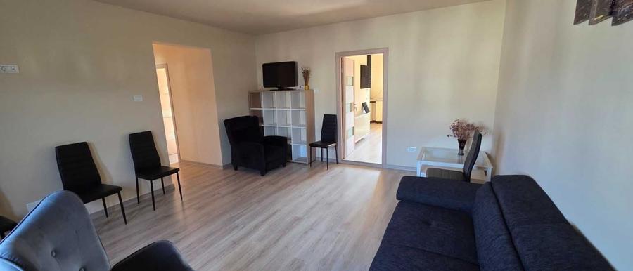 Apartament cu 3 camere decomandat în Valea Adâncă