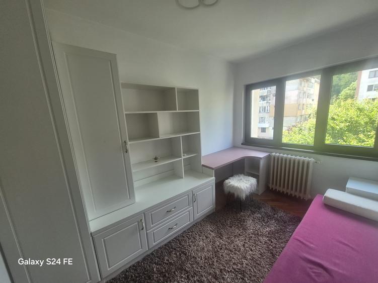 Apartament cu 3 camere decomandat în Central