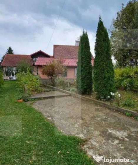 Casă cu 6 camere cu Teren 3000 Mp în Central