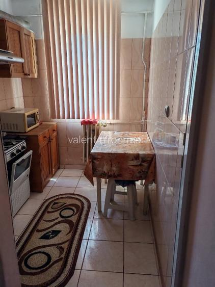 Vând apartament 2 camere semidecomandat 4/4  Tomis Nord Constanta  73000 euro
