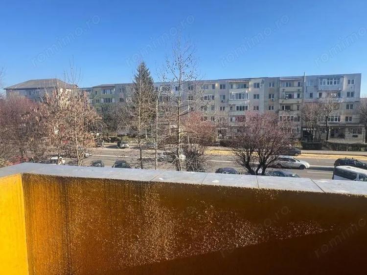 Vintage apartament 4 camere, B-dul Bucure?ti / Regele Mihai,decomandat etaj 2 - 8