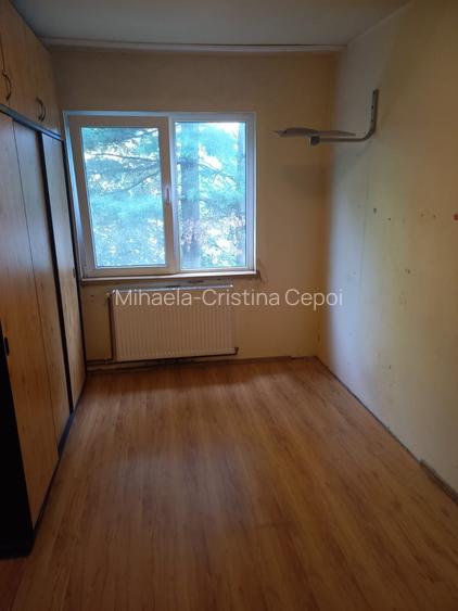 Apartament cu trei camere intr-o zona buna