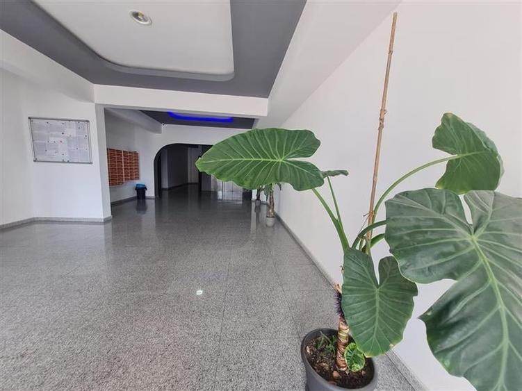 In spectacol structural, vedere deschisa, elegant mobilat si echipat, Tractorul, - 9