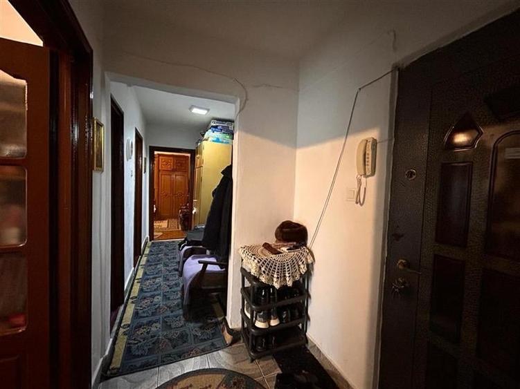 Zona URA - 2 camere decomandate - 7