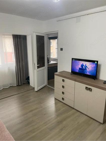 Inchiriez garsoniera - 2