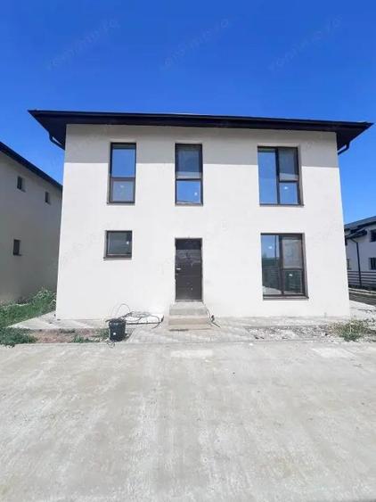 Vanzare Vila Individuala/Cristalului/5 camere id nr 54 - 4
