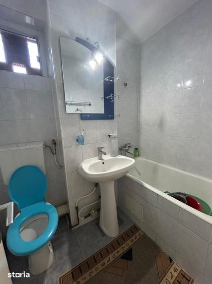 Apartament cu 2 camere semidecomandat în Podu Roș