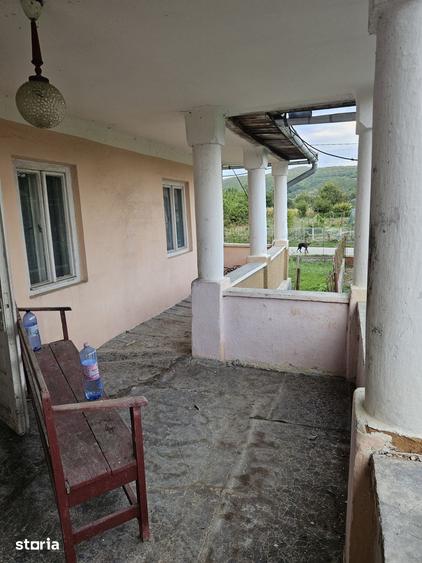 Casă cu 2 camere cu Teren 2900 Mp în Bobâlna