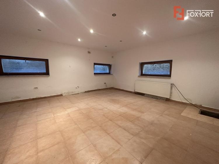 Casa individuala cu 10 camere si piscina, in Dumbravita - ID V5614 - 36