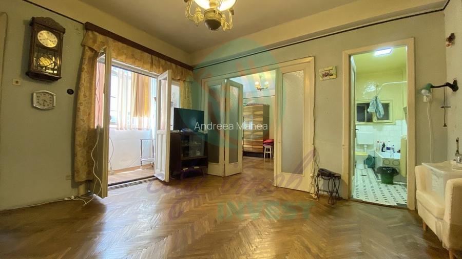 Apartament cu 3 camere semidecomandat în Moșilor