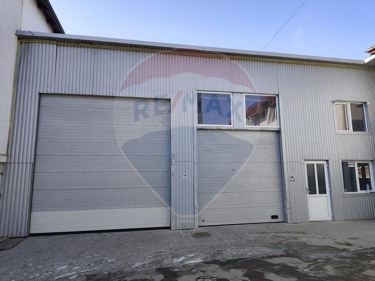 De inchiriat hala cu birouri si curte interioara in Burdujeni - 1