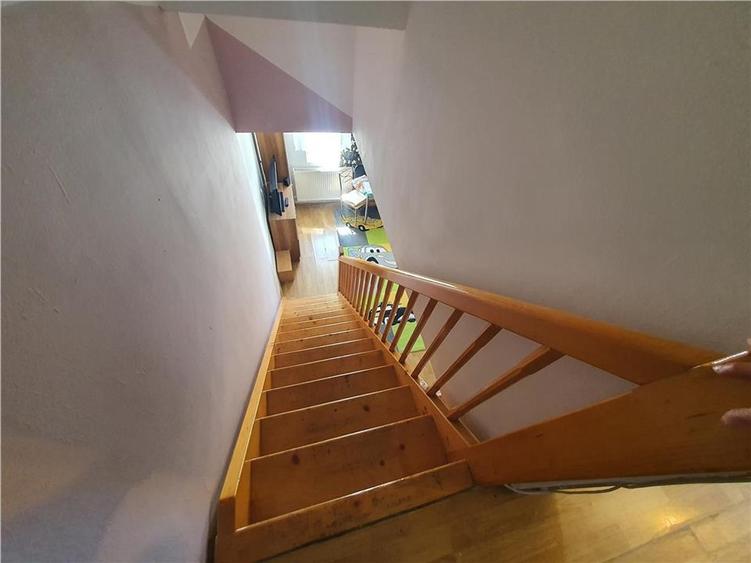 Apartament 2 camere la mansarda -str.Oncesti - zona Vasile Aaron - 10