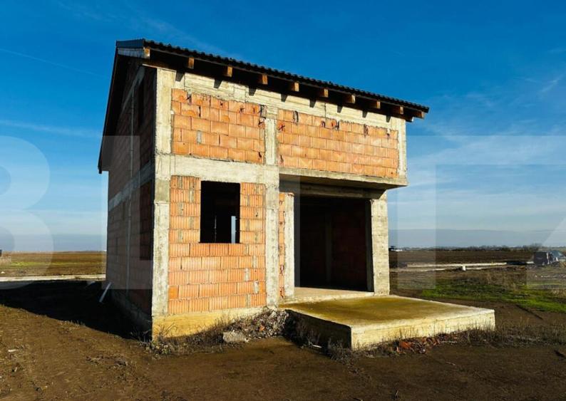 Casa la rosu, pe stoc, cu terasa si acoperis finalizat W - 2