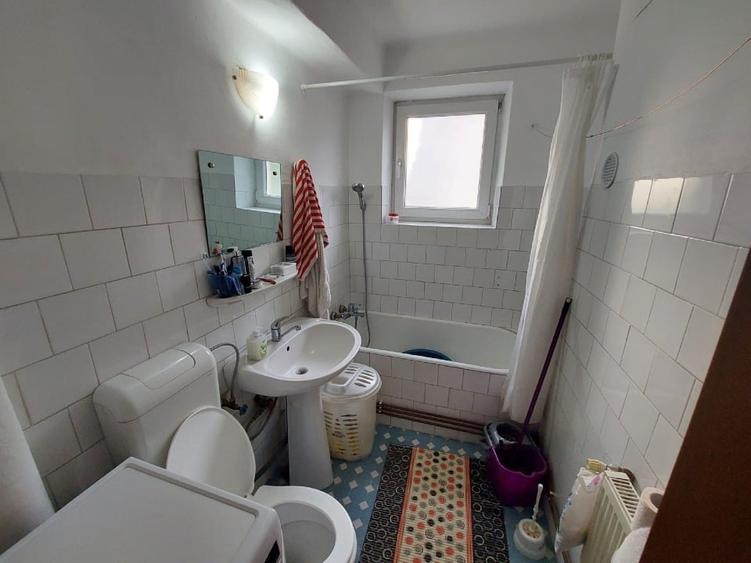 Apartament cu 3 camere, bd.Ecaterina Teodoroiu, vizavi de școala nr.2 - 8
