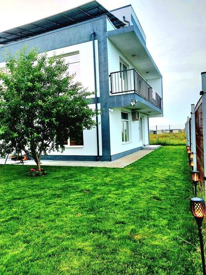 Casă cu 4 camere în Schitu